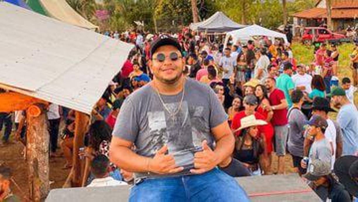 Darlyn Morais era un conocido intérprete de música forró, un género musical folclórico originario de Pernambuco, al noroeste de Brasil. 