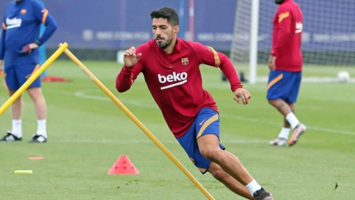 Luis Suárez ha sido vinculado en clubes como la Juventus, pero el uruguayo sigue entrenando con el Barcelona y hoy se conoció los motivos por lo que no entra en los planes del cuadro culé.