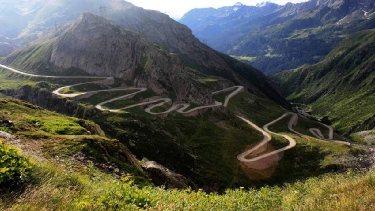 La carretera de Transfagarasan se encuentra en Rumanía, y pasa por las montes Fagaras, en la ciudad de Bascov. La carretera cuenta con una longitud de 152 kilómetros, y conecta las provincias de Muntenia y Transilvania. Foto:rumaniadiferente.blogspot.com
