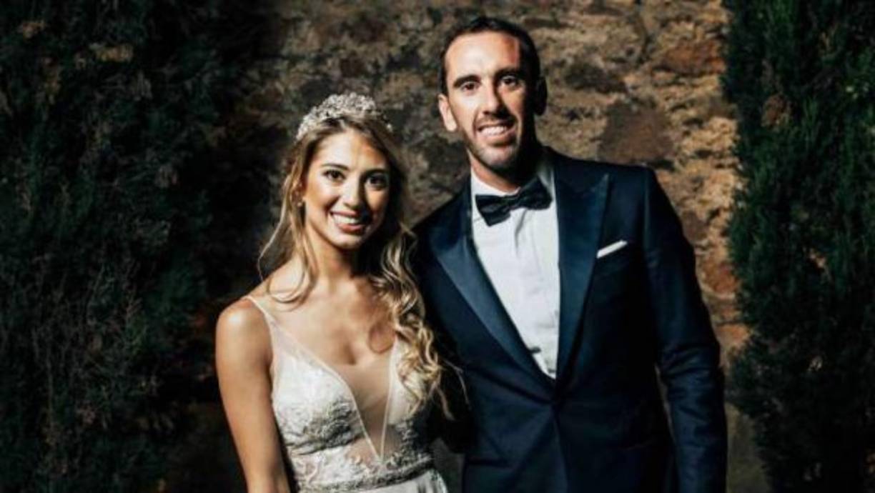 Las casi 50 habitaciones del Regency Park Hotel fueron ocupadas por Diego Godín, que pasó la noche en una suite de 70 metros cuadrados, y sus familiares y amigos. Tanto el establecimiento hotelero como el lugar de la fiesta y la capilla se encuentran muy próximos entre sí, lo que facilitó la movilidad de los invitados y el control de las personas.