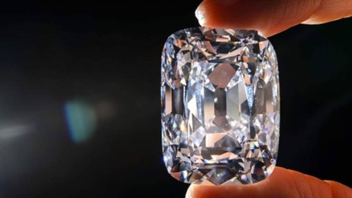 Diamante del Archiduque José Augusto de Austria. Adquirido por 18 millones de euros en una subasta organizada en Ginebra por Christie's, proveniente de las minas de Golconda, en la India.<br/><br/>La gema estaba valorada en 13,8 millones de francos (11,5 millones de euros), por lo que la venta superó el precio estimativo, aunque quedó lejos de los pronósticos más entusiastas, que en los últimos días apuntaron que la pieza podía alcanzar los 20 millones de euros.