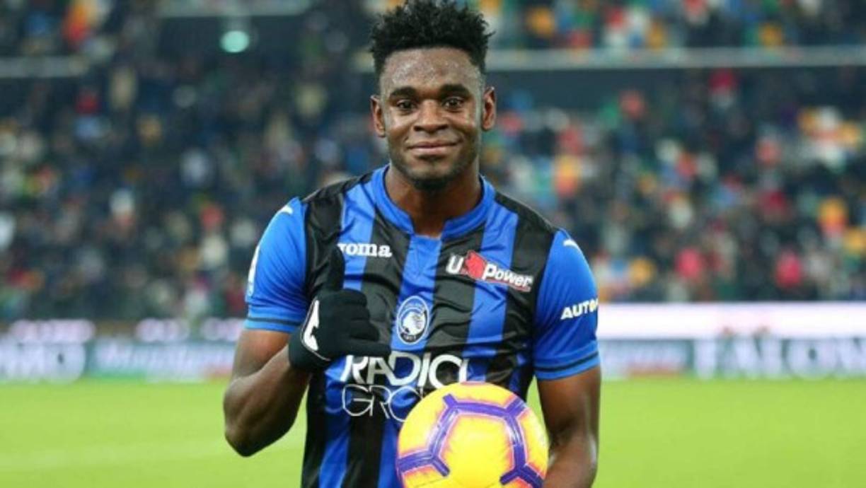 Duván Zapata: Según la prensa italiana, la Juventus estaría preparando una oferta por fichar al delantero colombiano que destaca en el Atalanta. El ariete lleva 17 gles en la campaña y la Juve lo quiere para la próxima campaña.<br/>