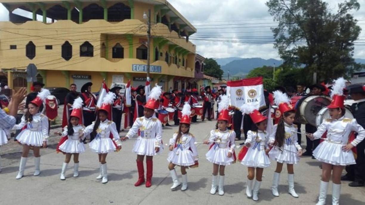 Ocotepeque: niñas palillonas de la escuela San Francisco de Asis.
