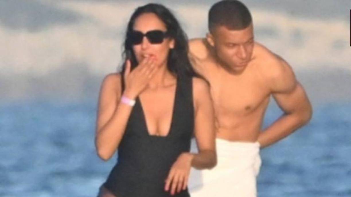 Mbappé y Inés Rau fueron vistos en la playa en varias oportunidades.