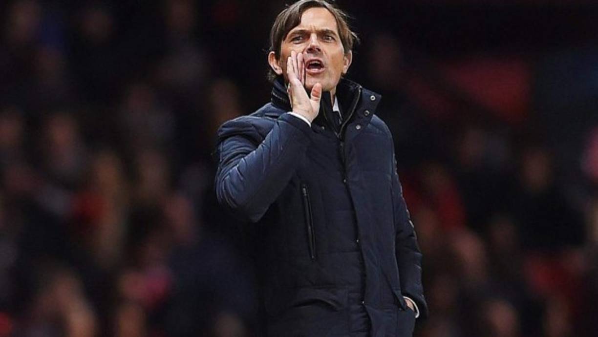 El técnico del PSV Eindhoven, Phillip Cocu, que jugó en el FC Barcelona, también suena en esa lista de posibles reemplazos de Luis Enrique.