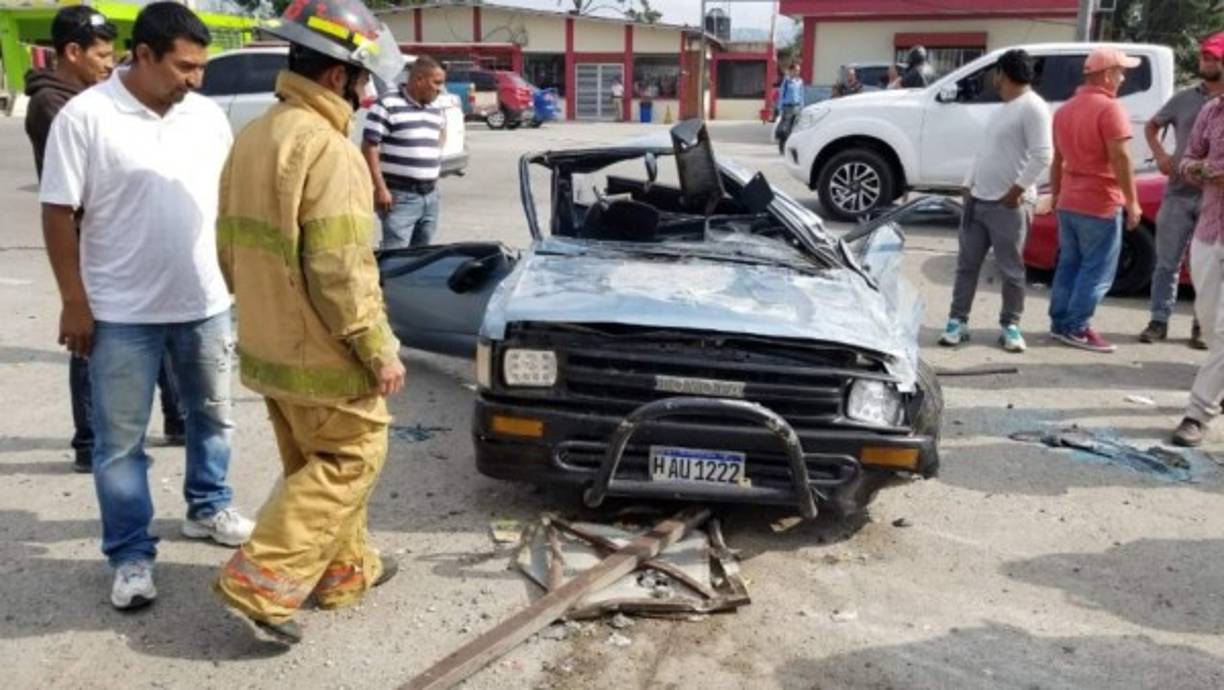 Las imágenes hablan por sí solas: los conductores involucrados están vivos de milagro.