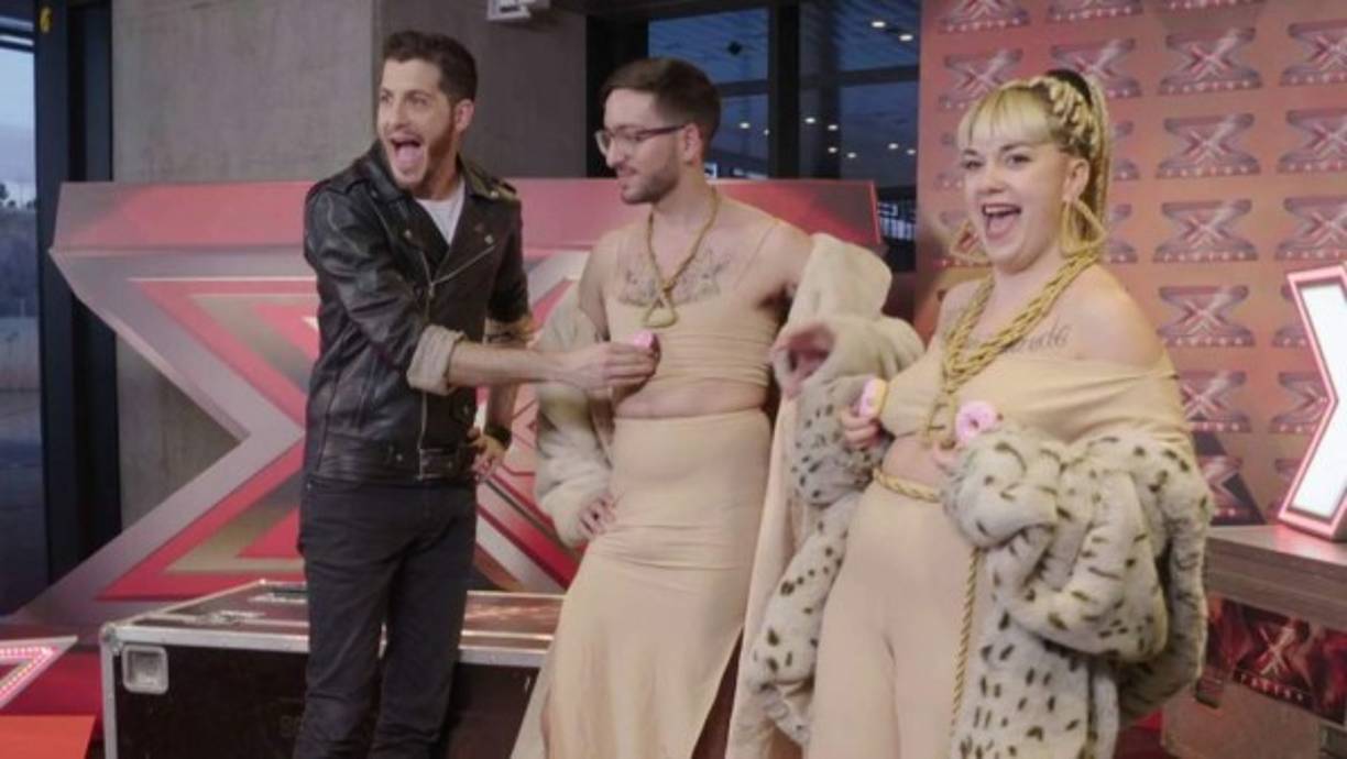 Aunque la actuación de LaPili y Jirafa Rey no consiguió la aceptación del jurado de Factor X, ya que llegaron hasta la etapa de las sillas, estos dos españoles posiblemente lograrán mayor éxito que el ganador de este programa de talentos; su boom en internet les asegura un lugar en el mundo de los hits con Cómeme el donut.