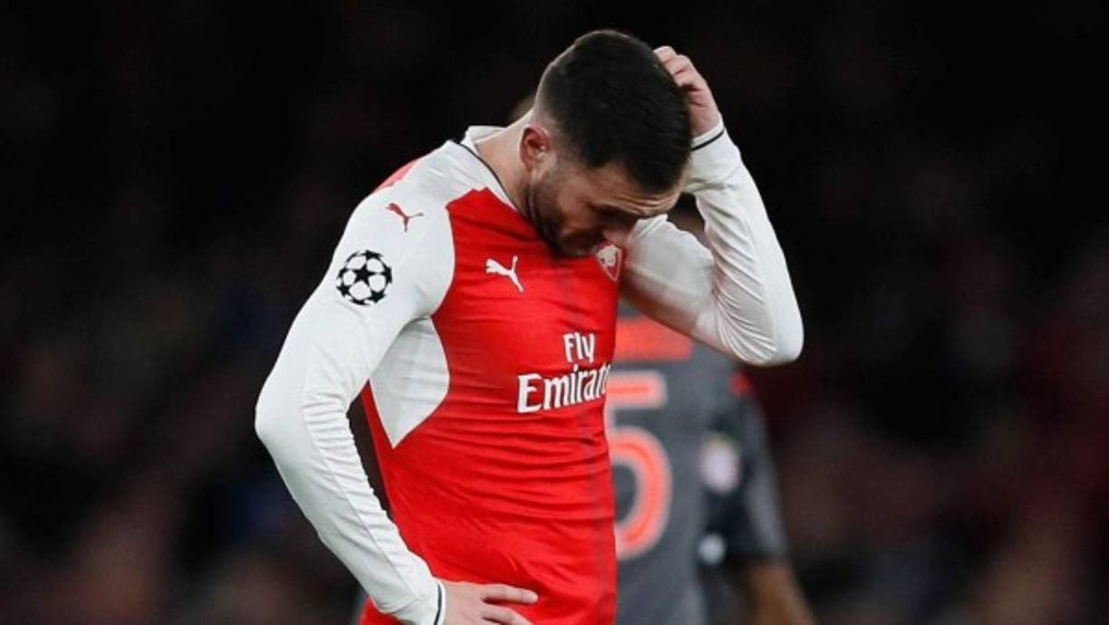 Arsene Wenger fue claro al referirse al futuro del delantero Lucas Pérez, pretendido por el Deportivo La Coruña: 'He abierto la puerta de Lucas. Hay posibilidad de que se vaya porque tenemos muchos delanteros. Si encuentra una buena oportunidad le ayudaré'.