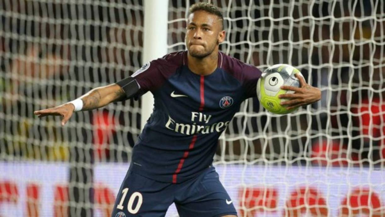 Neymar es quien parece ser el candidato más inmediato en esa disputa. Incluso, ya logró el tercer lugar en la reciente edición del Balón de Oro 2017. El brasileño actualmente es quien empuja el carro del PSG.