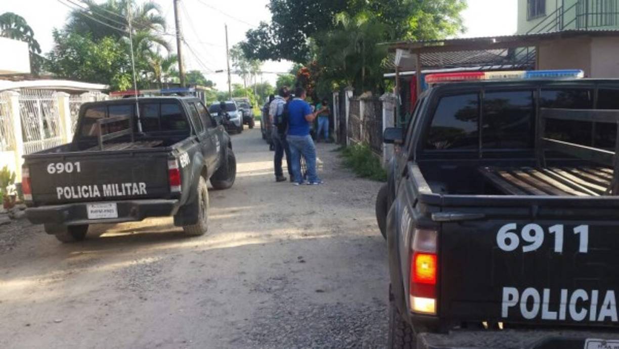 En los allanamientos simultáneos de La Lima, Cortés, se han capturado a varias personas.