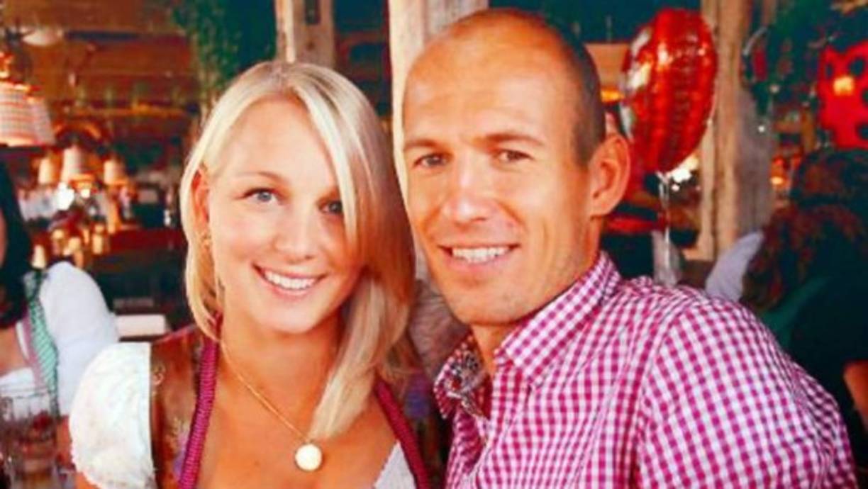 Robben contó que finalmente su esposo pudo superar el Covid-19: 'El último test al que se sometió dio negativo, por suerte, y poco a poco vuelve a sentirse mejor, pero estuvo fatal', señaló.