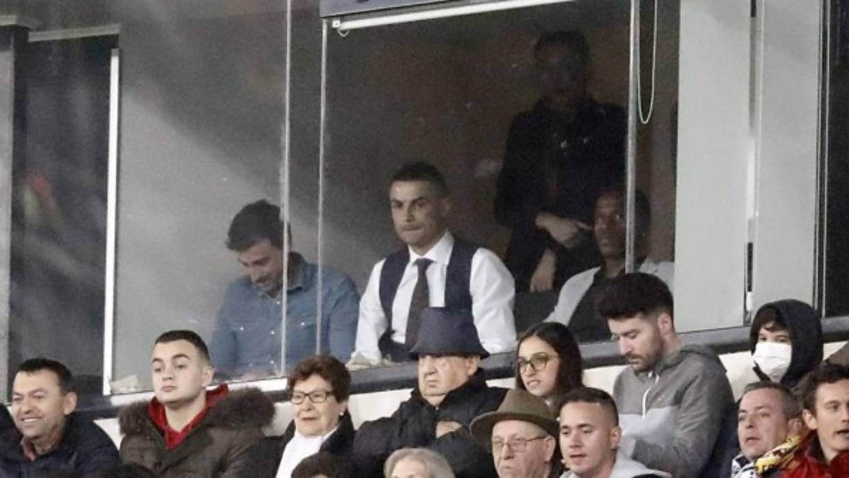 Cristiano Ronaldo, de 35 años, inició su carrera en el Sporting de Lisboa y, luego, vistió las camisetas del Manchester United y Real Madrid, que lo venció a la Juventus en 2018 a cambio de 105 millones de euros.