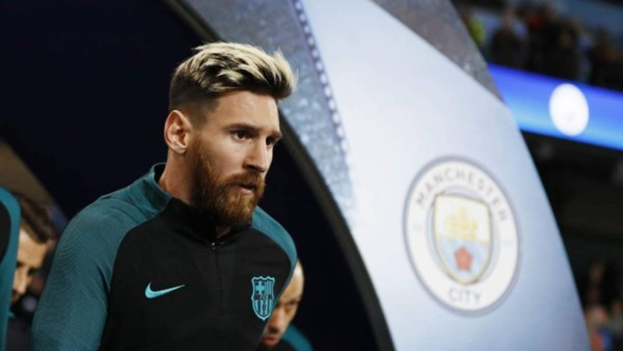 El FC Barcelona no quiere vender a Messi aunque sabe que el argentino busca irse y que ve con buenos ojos recalar en el City. El club inglés ha hecho números y le salen las cuentas para pagarle el salario al argentino, pero no para abonar un multimillonario traspaso si es que finalmente el Barça accediese a negociar su venta por lo que está dispuesto a cederle varios de sus jugadores al equipo culé.