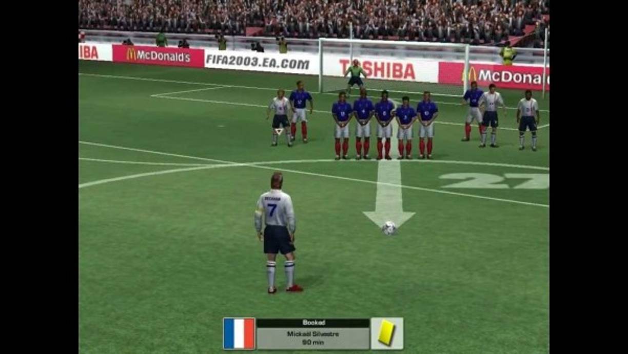Se podría decir que FIFA 2003 fue la última edición con jugadores de la 'vieja escuela'. Aquí los gráficos experimentaron un rediseño que le daba un aspecto más agresivo y su sistema de cobro de faltas podía entretener durante horas. <br/>Poniendo todo eso junto y parecía que se trataba más bien de otro título de juego.