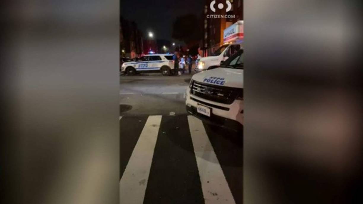 Lazo habría empujado a la mujer contra un auto en movimiento, trad discutir, según averiguaciones de la policía neoyorquina, en corroboración con testigos. Lazo pertenció a una pandilla de esa ciudad y fue conocido con el apodo de 'Araña'. Ayda también habría sido miembro de pandillas, aunque sus familiares dicen que se había alejado de ese mundo.