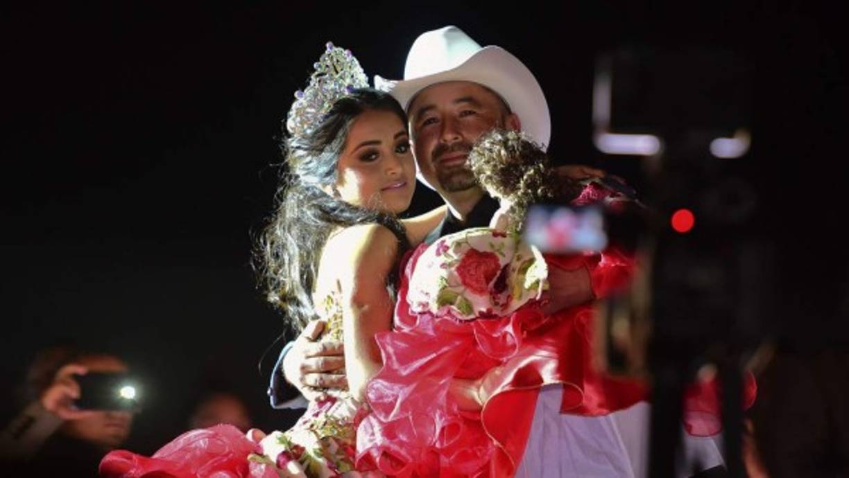 El suceso que se viralizó rápidamente a través de redes sociales estuvo llenos de famosos y personalidades del espectáculo.<br/><br/>Hasta La Joya, en San Luis Potosí, llegaron, según información de Protección Civil del estado de San Luis Potosí, unas 30.000 personas, provenientes de todo México, de Polonia, de los Estados Unidos y de la Argentina.<br/><br/><br/><br/>