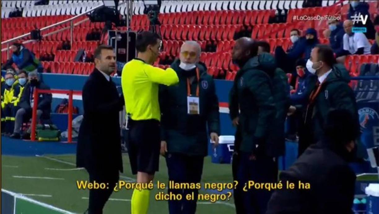 El exfutbolista camerunés Pierre Webó le recriminó al árbitro las acciones de su auxiliar.