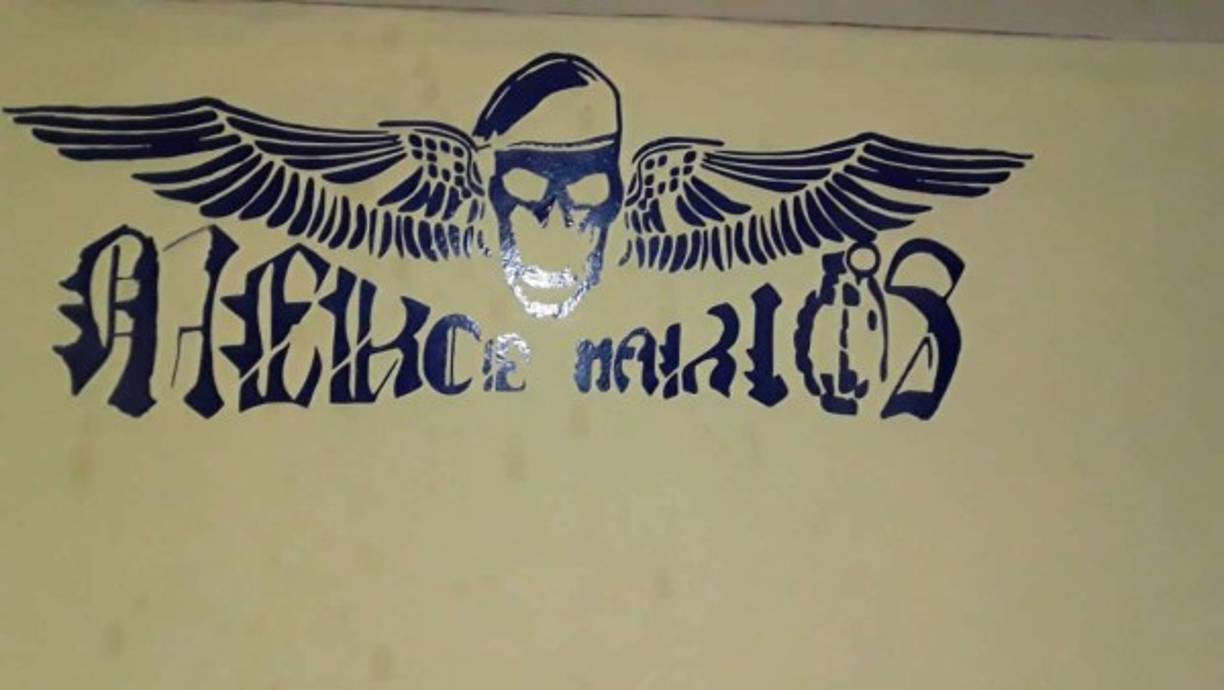 En el cuarto hallaron logos referentes al equipo Motagua de Tegucigalpa.