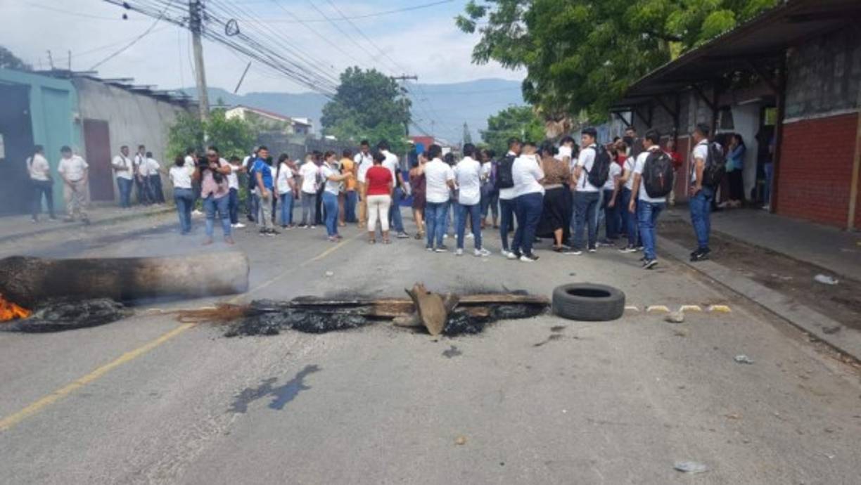 Esta toma es de estudiantes del Instituto José Trinidad Reyes de San Pedro Sula.