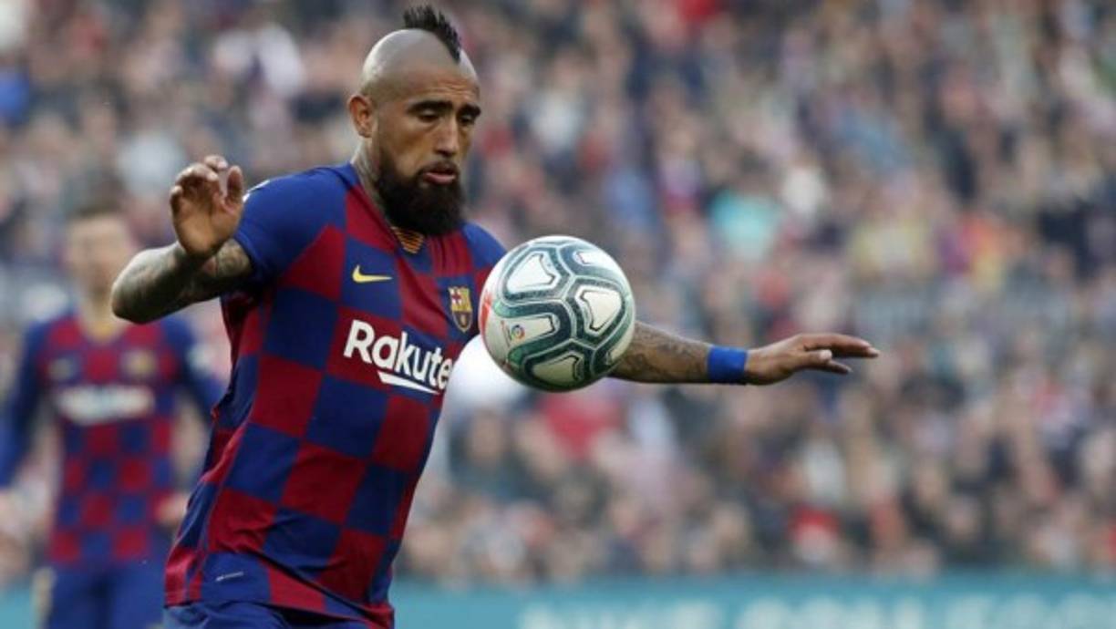 Arturo Vidal: El chileno podría volver a la Juventus para sorpresa de muchos. De acuerdo al diario El País, en una nota que reproduce Corriere Dello Sport, el seleccionado chileno vería con buenos ojos volver al campeón italiano en caso de no ganar la Liga de Campeones con FC Barcelona.