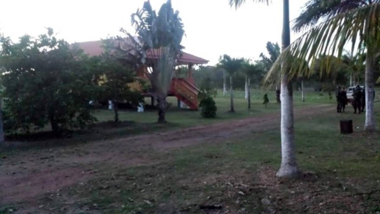 Los dos sujetos fueron capturados durante un allanamiento a una vivienda desde donde operaban.