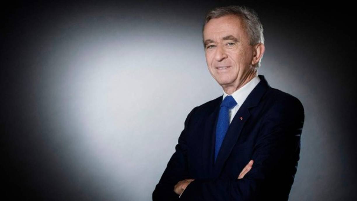 El francés Bernard Arnault, que encabeza un imperio familiar de unas 70 marcas incluyendo Louis Vuitton y Sephora, es la tercera persona más rica del mundo con 150.000 millones y sobresale entre esos primeros puestos, copados por estadounidenses.<br/>