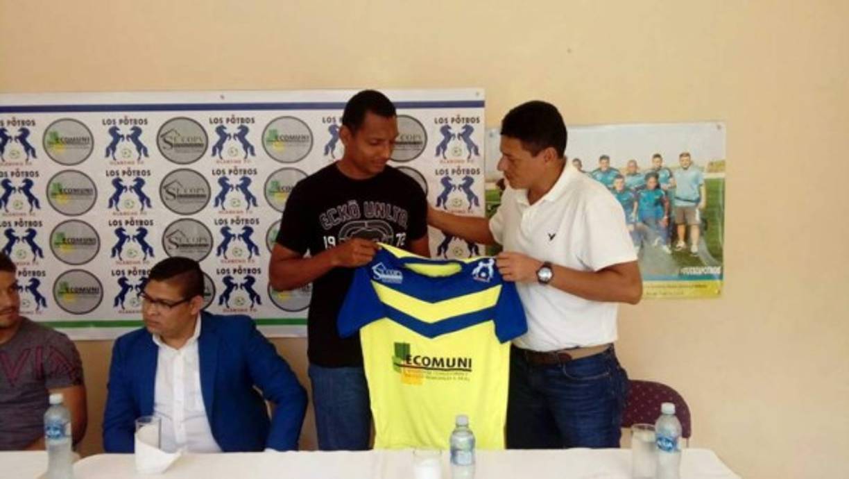 Marlon Peña: El defensor ha sido presentado como nuevo jugador del Olancho FC de la segunda división, llega procedente del Juticalpa FC.