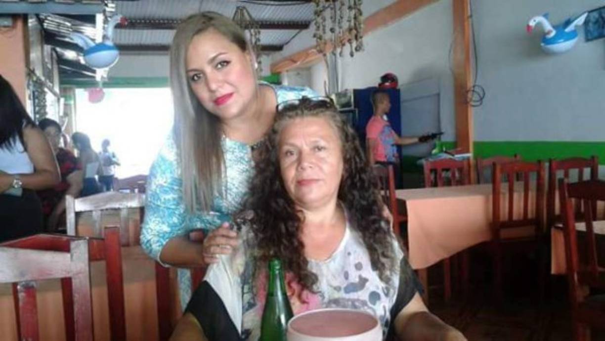 Magdaly Ardon: Que más bendición la mía la de tener a la mejor madre de este mundo. Gracias Súper Mami por haberme dado la vida. Como pagarle tanto Amor y entrega. Dios me la Guarde y me le colme de abundante salud e infinitas bendiciones. La amo.