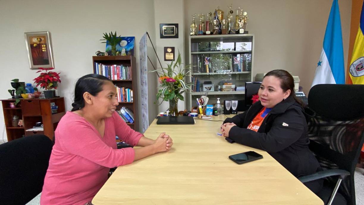  “Nos sentimos privilegiados de poder recibir por primera vez a un joven aspirante a estudiar en esta universidad con tan solo 13 años de edad. Es un niño prodigio”, dijo la directora del campus en La Ceiba. 