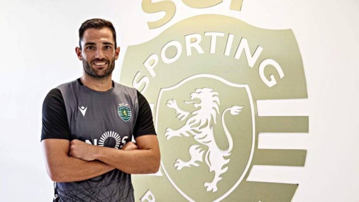 Tras despedirse del Atlético de Madrid este jueves, el portero español Antonio Adán ya luce como nuevo fichaje del Sportind de Portugal después de firmar el contrato que le unirá por dos años más otro opcional.<br/><br/>'Me siento muy feliz. Después de terminar la Champions League con el Atlético de Madrid, quería unirme a este gran club, con tanta historia en Portugal. Estoy muy feliz de pertenecer a este club', dijo en su presentación.