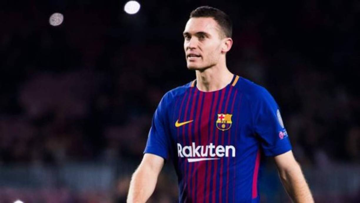 Thomas Vermaelen (33 años), que acabó contrato con el Barça el 30 de junio, sigue sin equipo. Recientemente ha rechazado al New England Revolution (MLS) y antes tampoco aceptó la propuesta de Olympiakos. . También se le ha vinculado al Anderlecht que dirige Kompany y en Inglaterra apuntan que le quiere Bielsa para el Leeds
