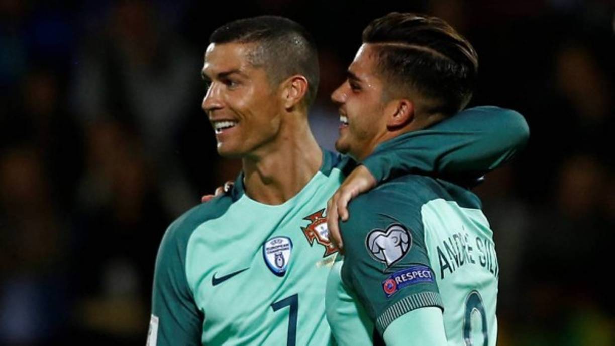 André Silva: La Juventus por petición de Cristiano Ronaldo estaría interesado en fichar al atacante portugués que juega actualmente en el Sevilla. Con CR7 son compañeros en la selección de Portugal.<br/>