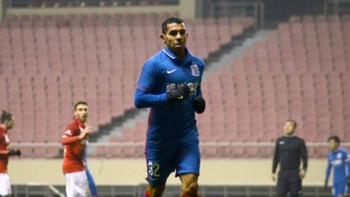 Carlos Tévez dejó Boca Juniors al final de 2016 tras aceptar una multimillonaria oferta del Shanghái Shenhua. Sin embargo, Daniel Angelici, presidente del club argentino, confía en que Tévez regrese a Boca antes de final de año. Con este objetivo, viajará a Shanghái en los próximos meses. “Hablo con él (Tévez) cada quince días y voy a viajar antes de que termine el año para hablar con él. En algún momento, va a volver al club”, ha afirmado el presidente de Boca en declaraciones recogidas por la web oficial de la Superliga china.