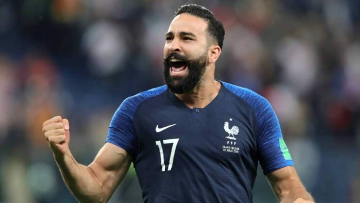Adil Rami es oriundo de Bastia (Francia) pero es de ascendencia marroquí. Pamela Anderson es su pareja.