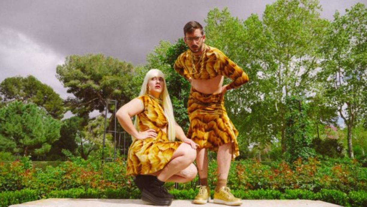 Para los que se han enamorado de 'Cómeme el donut' no os preocupéis porqué parece que Glith Gyals guarda un gran repertorio de temas. Pussy fire, Meteora o Jaleo Real son algunos de los nuevos títulos que se pueden leer en su canal de Youtube.