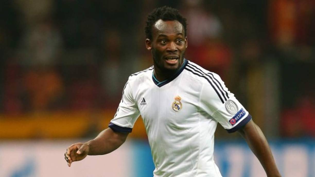 Michael Essien - Llegó cedido a última hora del último día del mercado de fichajes, el ghanes no cumplió ni en el mediocentro ni en el lateral derecho. Se volvió al Chelsea de la mano de José Mourinho cuando éste dejó el Real Madrid.