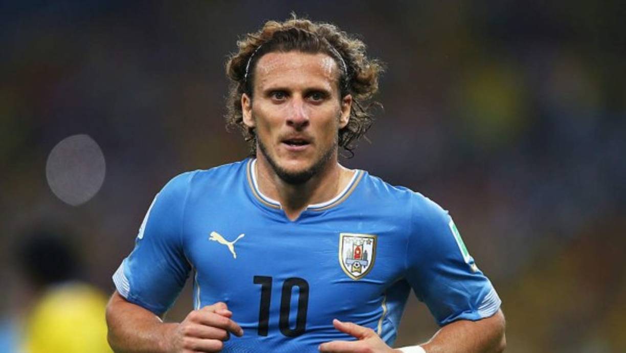 Diego Forlán también proviene de una familia adinerada, reconocida por el manejo de negocios en su país y en el exterior.
