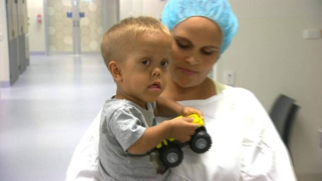 A lo largo de su vida Quaden ha tenido que pasar por múltiples intervenciones quirúrgicas que han hecho que su vida se aún más complicada.