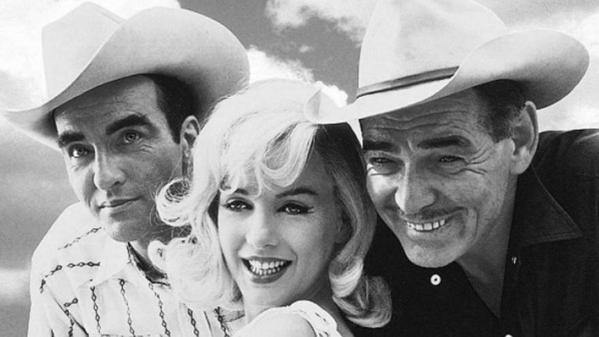 VIDAS REBELDES<br/>Esta película parció cobrarse la vida de tres de sus cuatro protagonistas. Clark Gable murió apenas 12 días después de finalizar el rodaje, víctima de un infarto. <br/>Marilyn Monroe murió al año siguiente (1962) en un caso que hasta el día de hoy sigue en el misterio.<br/>Montgomery Clift murió unos años después, luego de caer en una vorágine de drogas y alcohol. <br/>El único en sobrevivir hasta la vejez fue Eli Wallach, quien recién falleció en 2014, con casi 99 años.