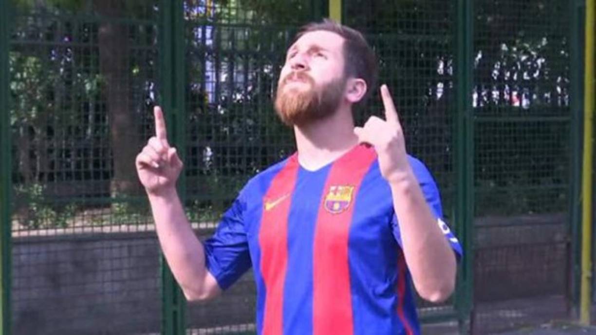 'Ahora he puesto mi máxima concentración en el fútbol. Espero que en este campo en los próximos dos años ocurran cosas nuevas, tengo un entrenador para 'street style', comentó durante la entrevista.<br/><br/>También emplea su aspecto para tratar de alegrar a los más desfavorecidos, con visitas a niños huérfanos y a menores que trabajan en la calle.<br/>