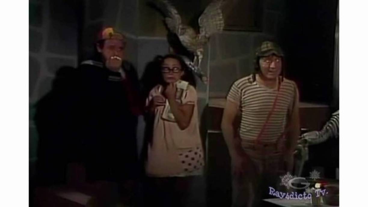 El misterio de la casa: El departamento número 8 que aparecía en la serie estaba embrujado, por eso nadie entra en él o lo alquila. Se dice que en su interior habita el espectro de una anciana aterradora, capaz de asustar al más valiente. El chavo es un personaje muy inocente, y no se deja llevar por la apariencia de la vieja, por lo que no lo perturba cuando duerme. ¿Serías tú capaz de entrar ahí dentro?