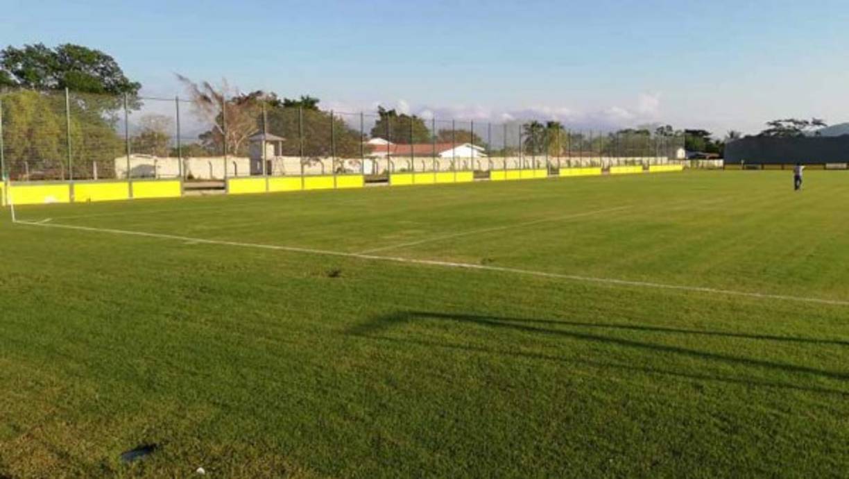 El bonito estadio del Parrillas One está ubicado en la ciudad de la Lima, exactamente frente a la colonia Los Pinos.
