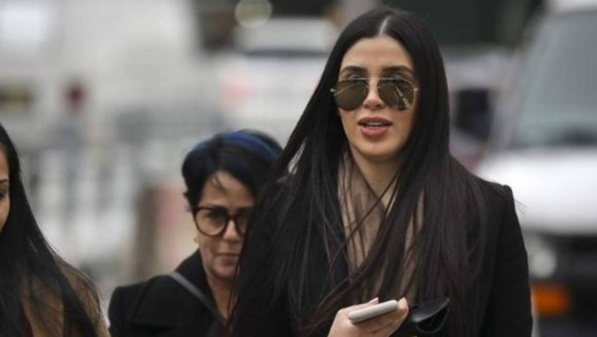 'Esas cosas me dan miedo, las violaciones. He visto tantas cosas que le han pasado a mi familia… También están presos mi papá y mi hermano mayor, y yo me siento responsable porque están ahí solo porque son mi familia y yo soy la esposa (del Chapo)', dijo Emma al periodista Jesús Esquivel.