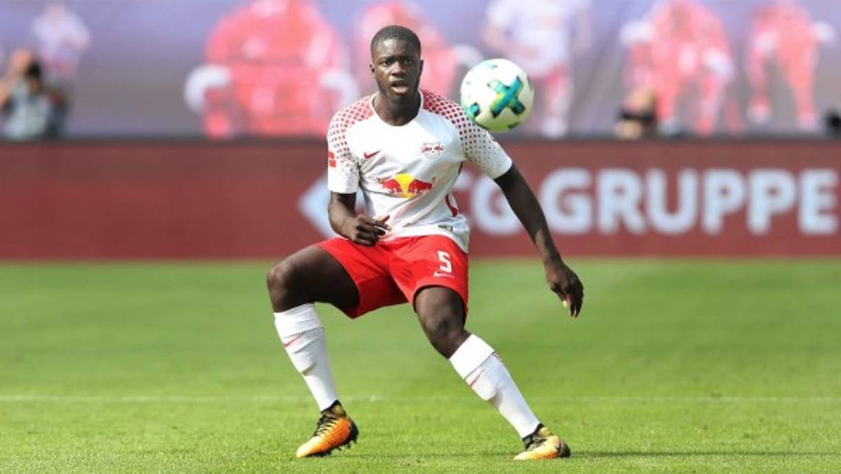 El defensa del Leipzig, Dayot Upamecano (19 años), interesa a clubes como el Bayern, Milan y Manchester United.