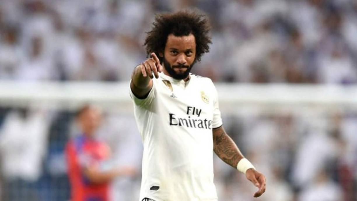 Marcelo podría dar el bombazo del mercado en el Real Madrid. El medio 'Esporte Interactivo' informa de que el lateral izquierdo estaría dispuesto a esuchar ofertas. Ante la pérdida de protagonismo ante Ferland Mendy, el brasileño estaría dispuesto a dejar el club blanco, al que llegó en 2007. <br/><br/>Con 32 años, Marcelo se ve con poco lugar en el equipo de Zidane. El Inter de Milán y la Juventus ya mostraron interés por él.