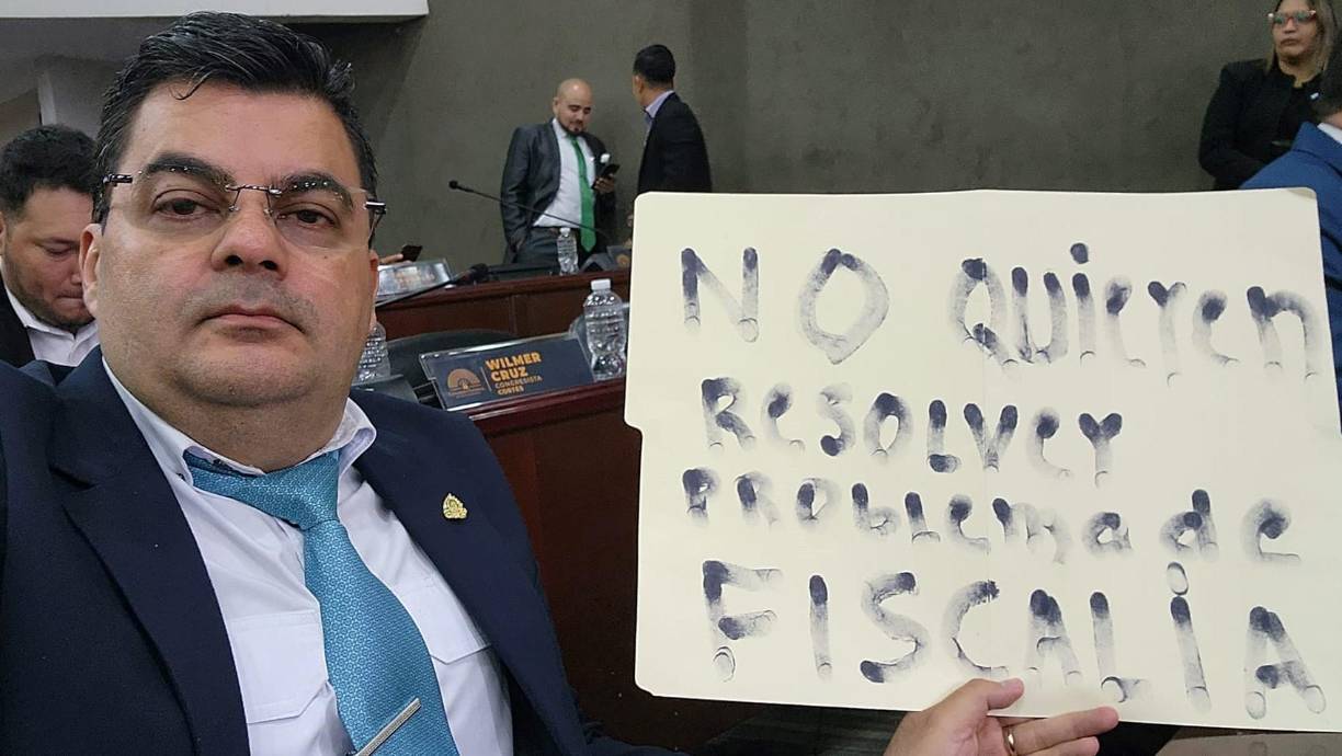 Las explosivas declaraciones del diputado Marco Eliud Girón ocurren en un momento en que las negociaciones para la elección de las autoridades de la Fiscalía siguen estancadas en el Congreso Nacional. 