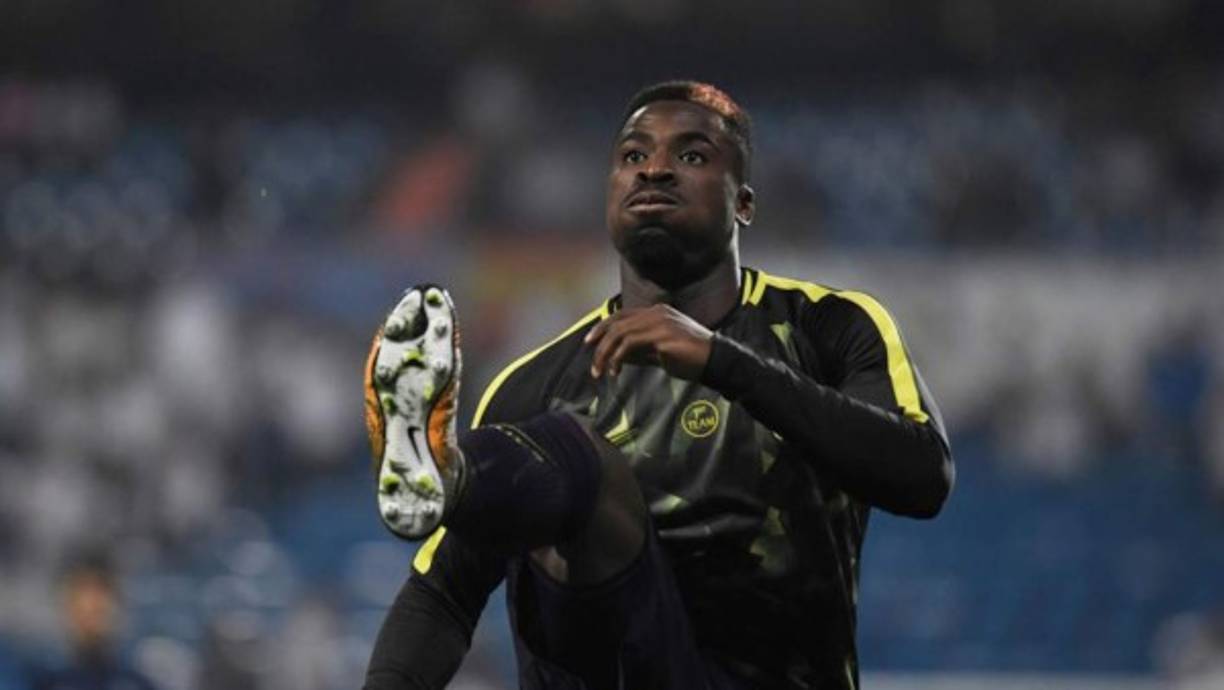 Serge Aurier todavía podría abandonar el Tottenham. Según SkySports, el AC Milán confía en firmar al lateral antes de que termine el mercado de fichajes.