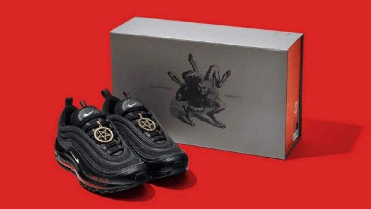 Este último describió las zapatillas en un tuit como 'malvadas' y como una 'herejía'. Mientras tanto, algunos fanáticos del rapero de 'Old Town Road' tuitearon su apoyo y deseo de tener un par.