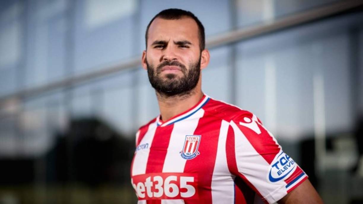 A falta de confirmación oficial, Jesé Rodríguez ya no es jugador del Stoke City. El futbolista canario llevaba unas semanas intentando rescindir su contrato con la entidad inglesa, como paso previo para poder intentar recalar, nuevamente, en la UD Las Palmas. Paco Jémez ya dejó entrever que es una de las opciones que valoran, y es que el jugador estaría deseoso de regresar a su tierra con su familia, y así quitarse el mal sabor de boca que le dejó la segunda mitad de la pasada campaña.