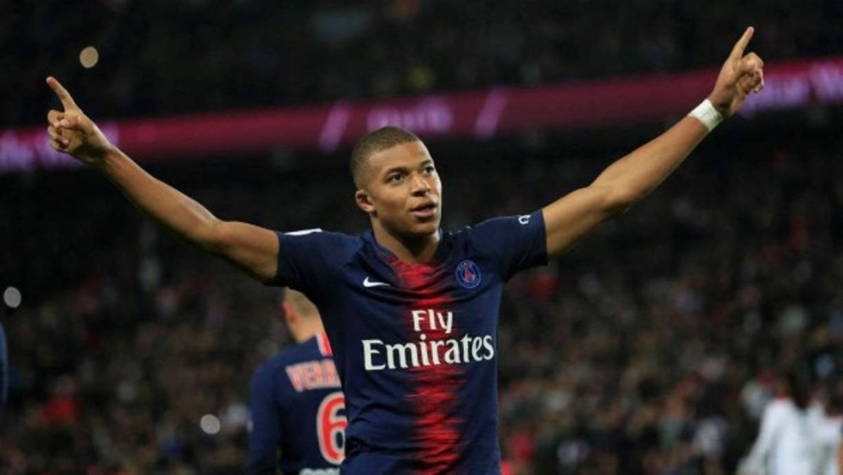 Kylian Mbappé - Joya deseada por todos los grandes de Europa. Su precio de mercado es el mayor inconveniente de su fichaje, pero la Juventus podría pagar por el crack francés que es admirador de Cristiano Ronaldo.